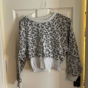 Crop leopard sweatshirt
